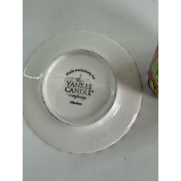 Yankee Candle Christmas Santa Holiday Candle Small - Picture 6 of 6